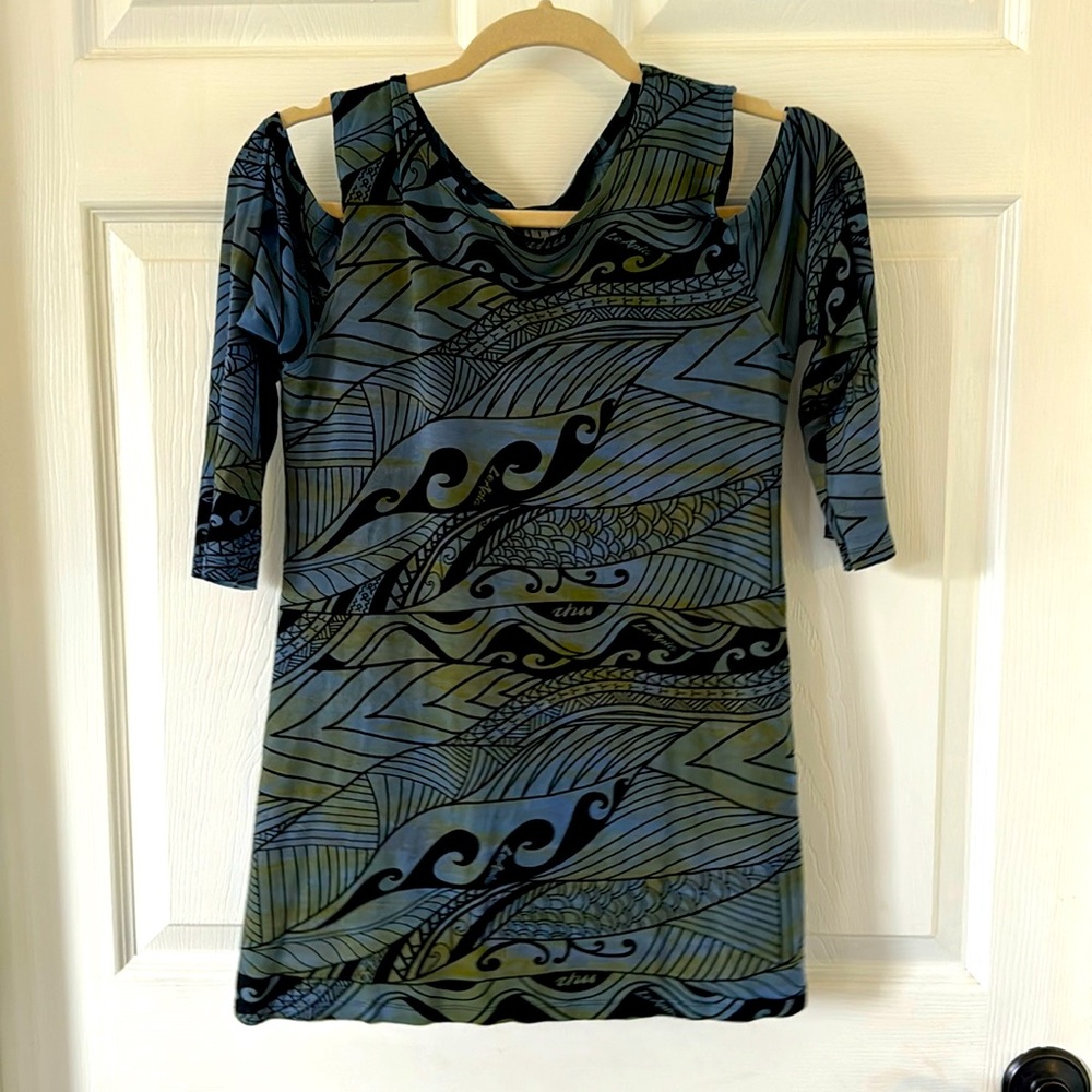 Missing Polynesia shirt. Size 1. Blue green & black